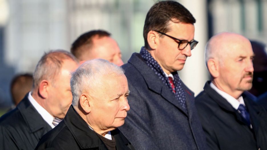 Jarosław Kaczyński zajęty pomocą premierowi 
