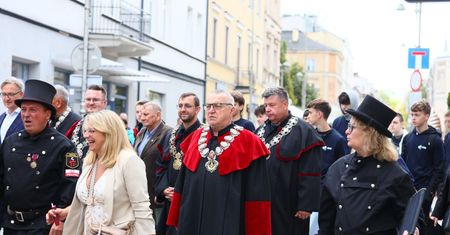 VI Rzemieślniczy Bazar w Kielcach. Kolorowa parada przeszła ulicami miasta na Rynek