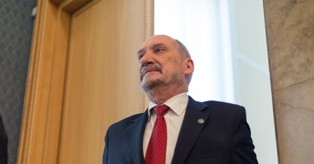 Tajemnicza zapowiedź Antoniego Macierewicza. Adam Bielan: z ciekawością usiądę przed tv