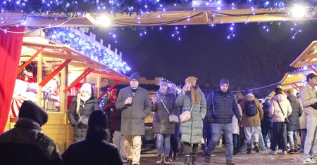 Warszawski jarmark bożonarodzeniowy. Ceny nie odstraszają turystów