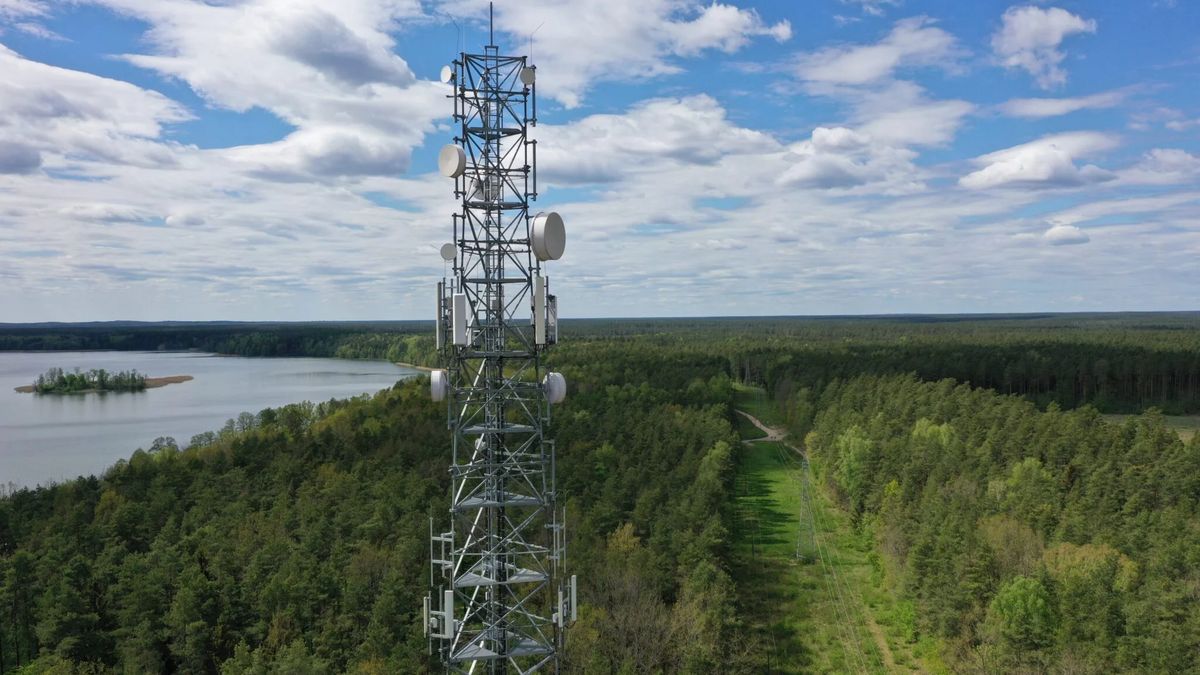 Nowe stacje bazowe Play. Anteny, nadajniki, sieć komórkowa