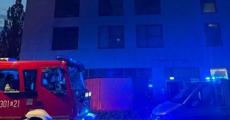 Stała na parapecie i groziła skokiem. Nocna akcja służb na ul. Nałęczowskiej