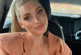 Elsa Hosk pokazała, jak karmi piersią. Odpowiada hejterom