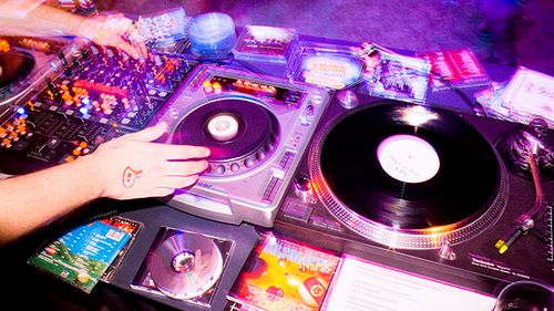 Gramofon na rękę - to lepsze niż DJ Hero [wideo] 1