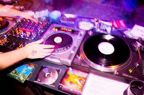 Gramofon na rękę - to lepsze niż DJ Hero [wideo]
