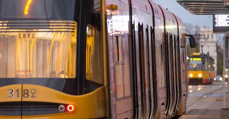 Warszawa. Samochód SOP zderzył się z tramwajem