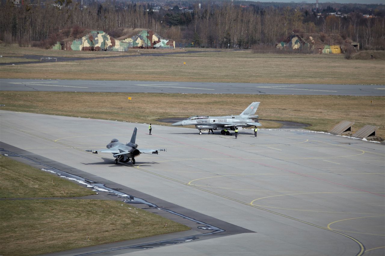 Rosjanie z radarem na polskim lotnisku? W pobliżu baza F-16