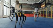 Roboty Boston Dynamics w nietypowej roli. Testują swoje zdolności na parkiecie [Wideo]