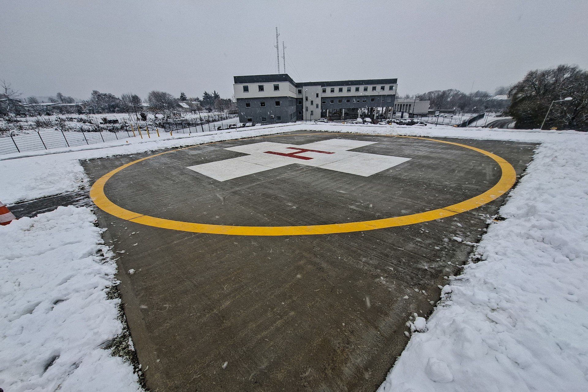 Otwarcie lądowiska dla helikopterów Lotniczego Pogotowia Ratunkowego w Jaśle