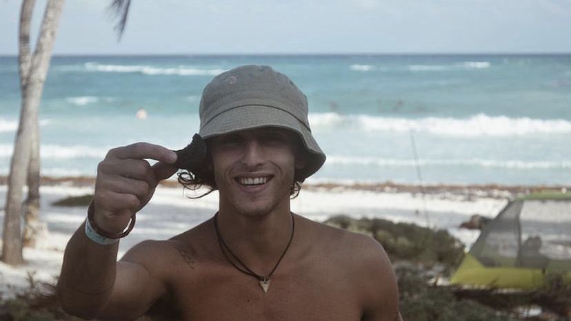 Benjamin Gamond na plaży