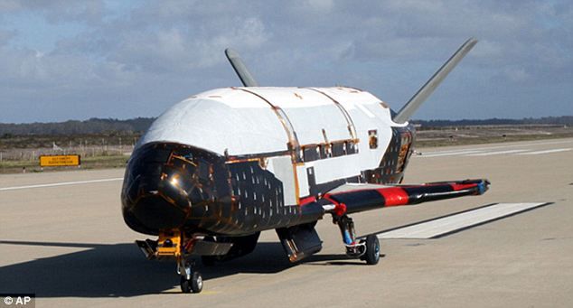 Supertajny X-37B od roku krąży na orbicie i nikt nie wie, co tam właściwie robi 9