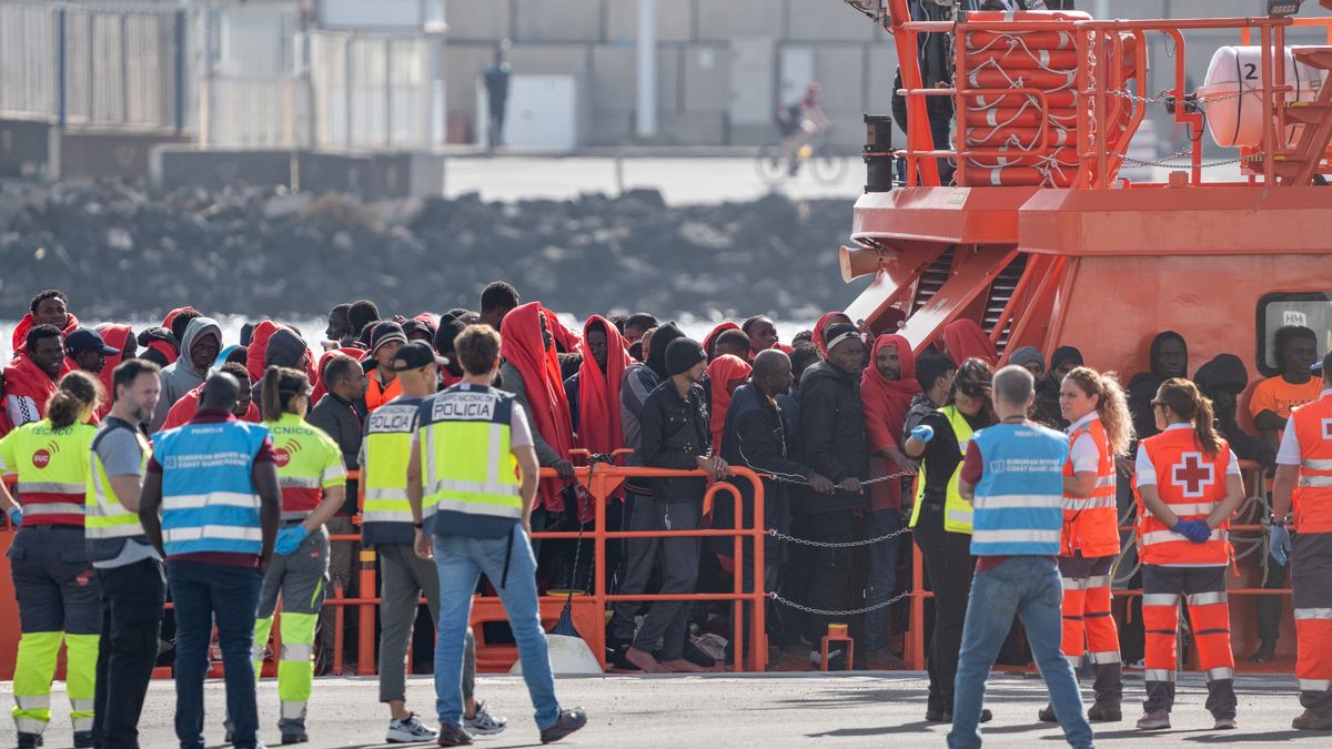 Nearly 240 People Arrive In Four Cayucos To Lanzarote
ARRECIFE, LANZAROTE CANARY ISLA, SPAIN - DECEMBER 28: A cayuco arriving at Puerto Naos, on 28 December, 2024 in Arrecife, Lanzarote, Canary Islands, Spain. The Guardamar Caliope of Salvamento Maritimo has rescued about 240 migrants who arrived in four cayucos during the night and early hours of today. In each of these canoes were about 60 people. (Photo By Europa Press Canarias via Getty Images)
Europa Press News
