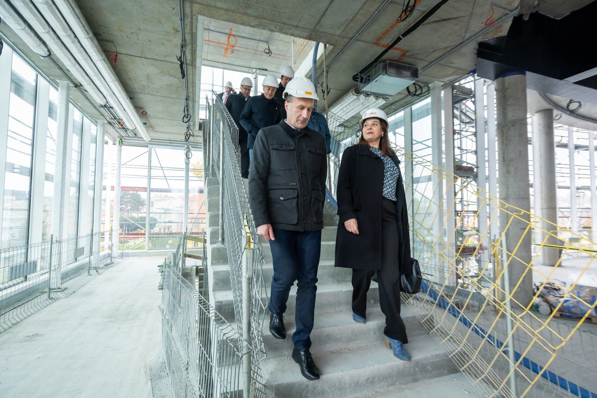 W spacerze po placu budowy przy Operze Nova uczestniczyli goście XVIII Kujawsko-Pomorskiego Forum Samorządowego.