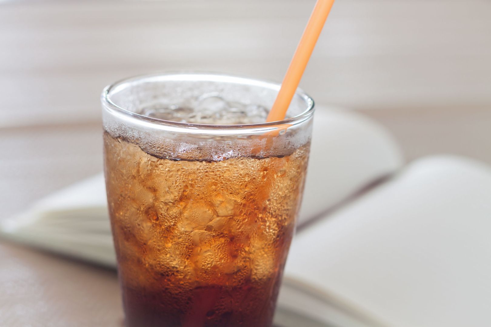 Domowa cola z lodem