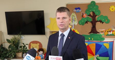 Powrót do szkoły i koronawirus. Minister Dariusz Piontkowski po rozpoczęciu roku. Konferencja MEN (na żywo)