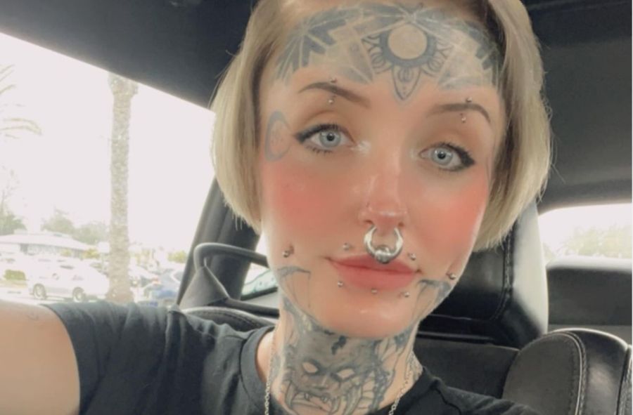 Tiktokerka twierdzi, że nie może znaleźć pracy przez tatuaże i piercingi