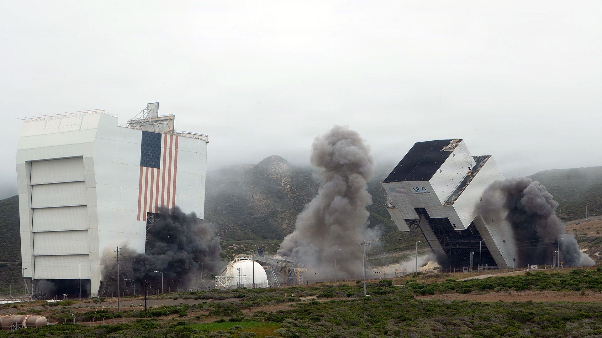 Dawne wieże startowe w Kalifornii wyburzone. Teraz wchodzi tam SpaceX