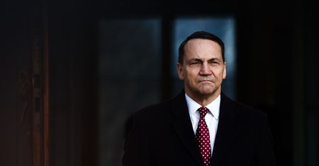 Polacy ocenili Sikorskiego w sondażu. Naród mocno podzielony
