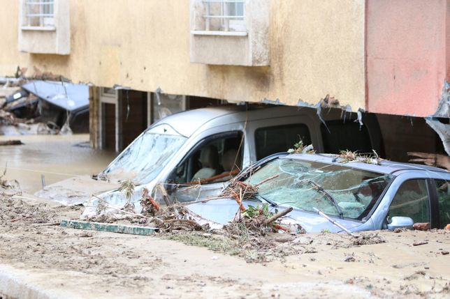 Heavy rains cause floods in KastamonuKASTAMONU, TURKEY - AUGUST 12: Search and rescue works are carried out at flood-devastated areas after heavy rain rains caused floods in Bozkurt district of Kastamonu, Turkey on August 12, 2021. Bilal Kahyaoglu / Anadolu Agency/ABACAPRESS.COM 
Dostawca: PAP/AbacaAA/ABACAflood, weather