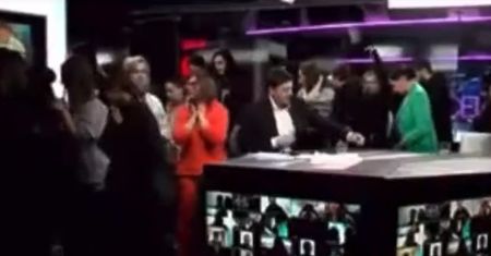 Rosja zablokowała ostatnią niezależną telewizję. Symboliczny protest