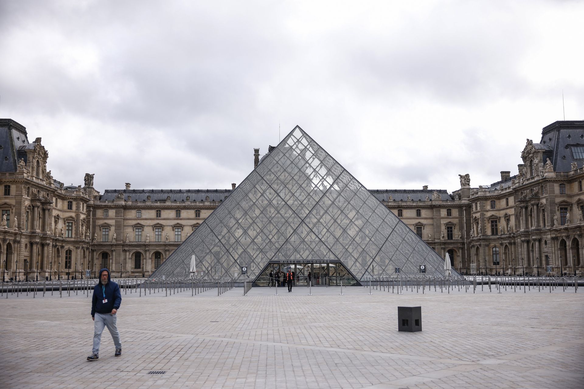 Skradzione klejnoty z Luwru. Francuzi podali, ile są warte