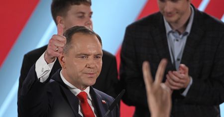 Nawrocki "przeskoczył" Trzaskowskiego. W Pałacu liczą na powtórkę sprzed pięciu lat