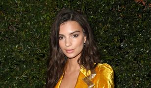 Emily Ratajkowski znowu kusi! Dekolt to jej znak rozpoznawczy.
