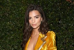 Emily Ratajkowski znowu kusi! Dekolt to jej znak rozpoznawczy.