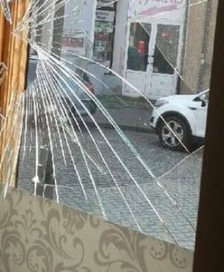 Włocławek. Wybite szyby w biurze PiS
