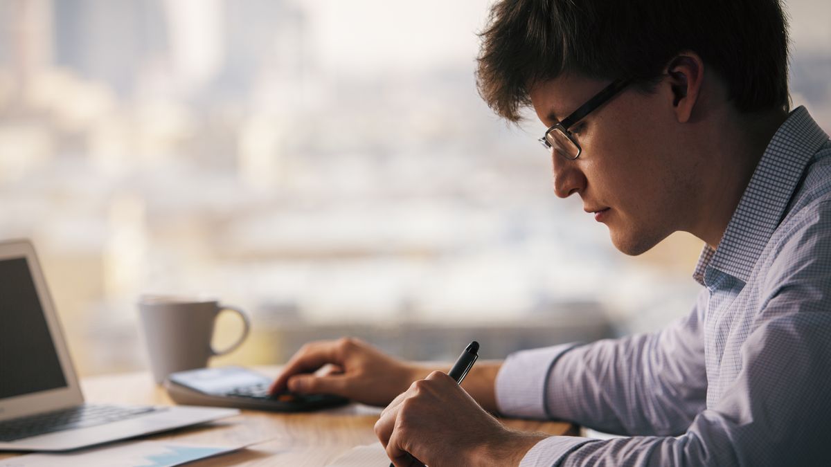 W czasie epidemii koronawirusa wielu pracowników pracuje zdalnie. Wynoszenie dokumentów z biura mogą jednak naruszać przepisy RODO