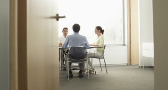 Jak Bogowie spadają do świata Ludzi, czyli executive z pokolenia X szuka pracy