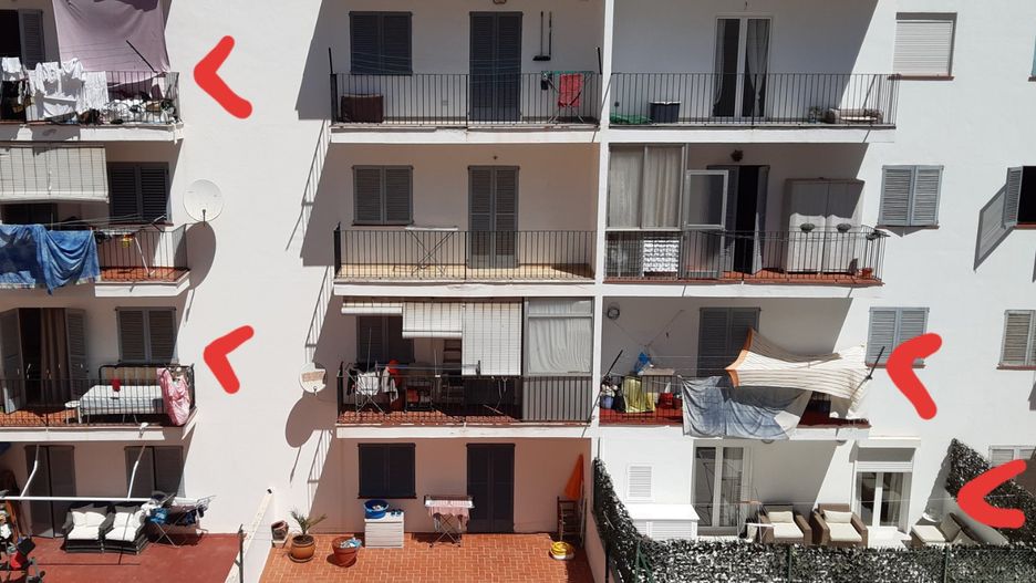 Na zdjęciu wskazano miejsca wyznaczone do spania