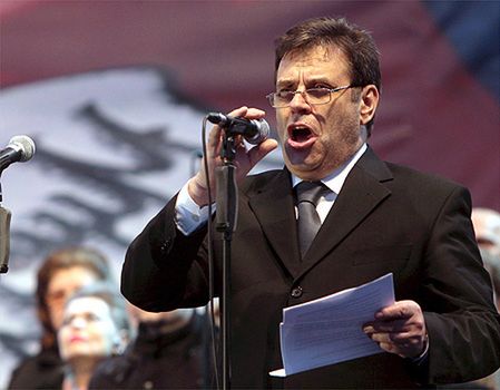 Serbów czekają wcześniejsze wybory, premier zrezygnował