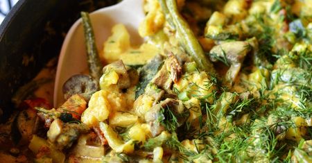 Kurczak z warzywami w sosie ze śmietany z curry