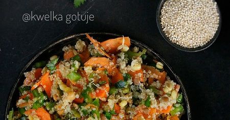 Stir-fry z komosą ryżową. Zdrowy obiad w azjatyckim stylu