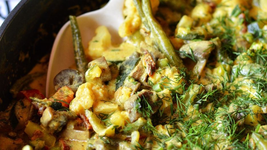 Kurczak z warzywami w sosie ze śmietany z curry