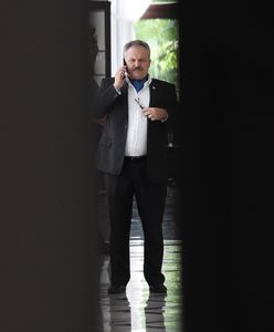 Protestujący zaatakowali posła Jakubiaka. Polityk odpowiada śmiechem. "Chyba im się coś pomyliło"