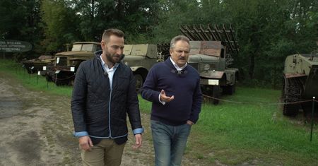 "Kto nami rządzi?". "Podobno najbogatszy" polski poseł Marek Jakubiak na spacerze z Łukaszem Mężykiem