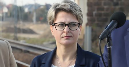Pani Kasia pracuje z Kaczyńskim 20 lat. Zarabia jak minister
