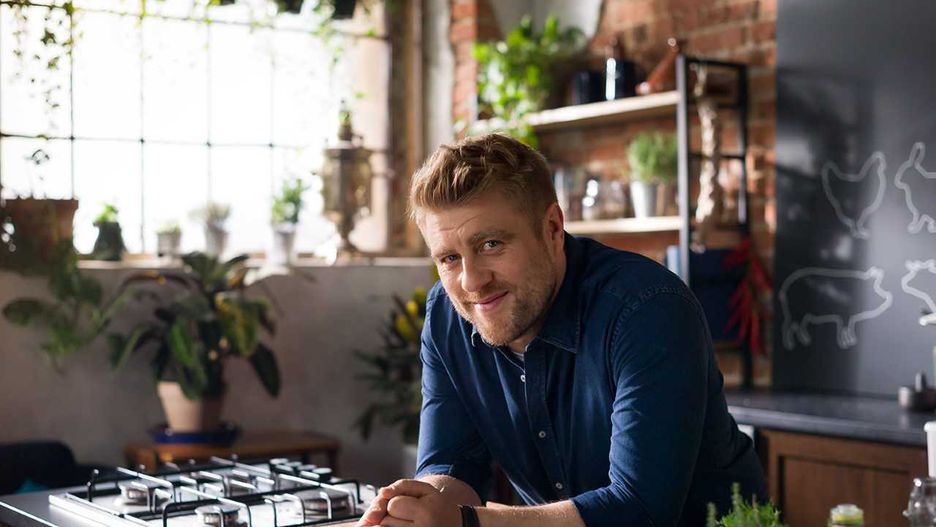 Tomasz Jakubiak prowadzi program "Sztuka mięsa"