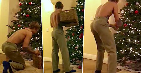 Sexy! Justin Bieber ubiera choinkę bez koszulki i zmysłowo wypina pupę [WIDEO]