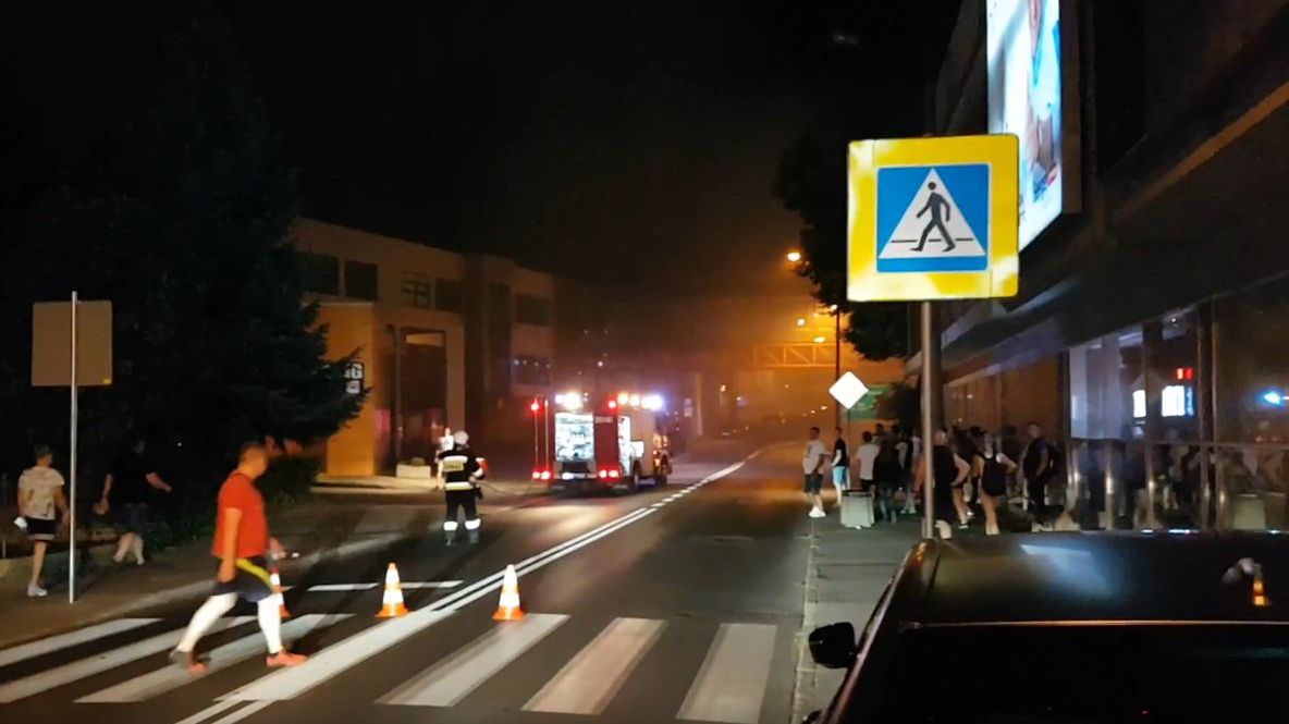 Akcja gaśnicza przed uczelnią Collegium Polonicum w Słubicach