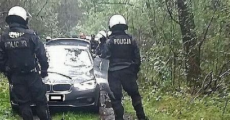 Policja udaremniła ustawkę pseudokibiców. Padły strzały