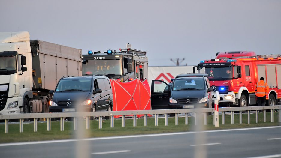 Mazowieckie. Miejsce wypadku w miejscowości Lubice pod Kołbielą (pow. otwocki). 14 stycznia br. zginęły tam 4 osoby