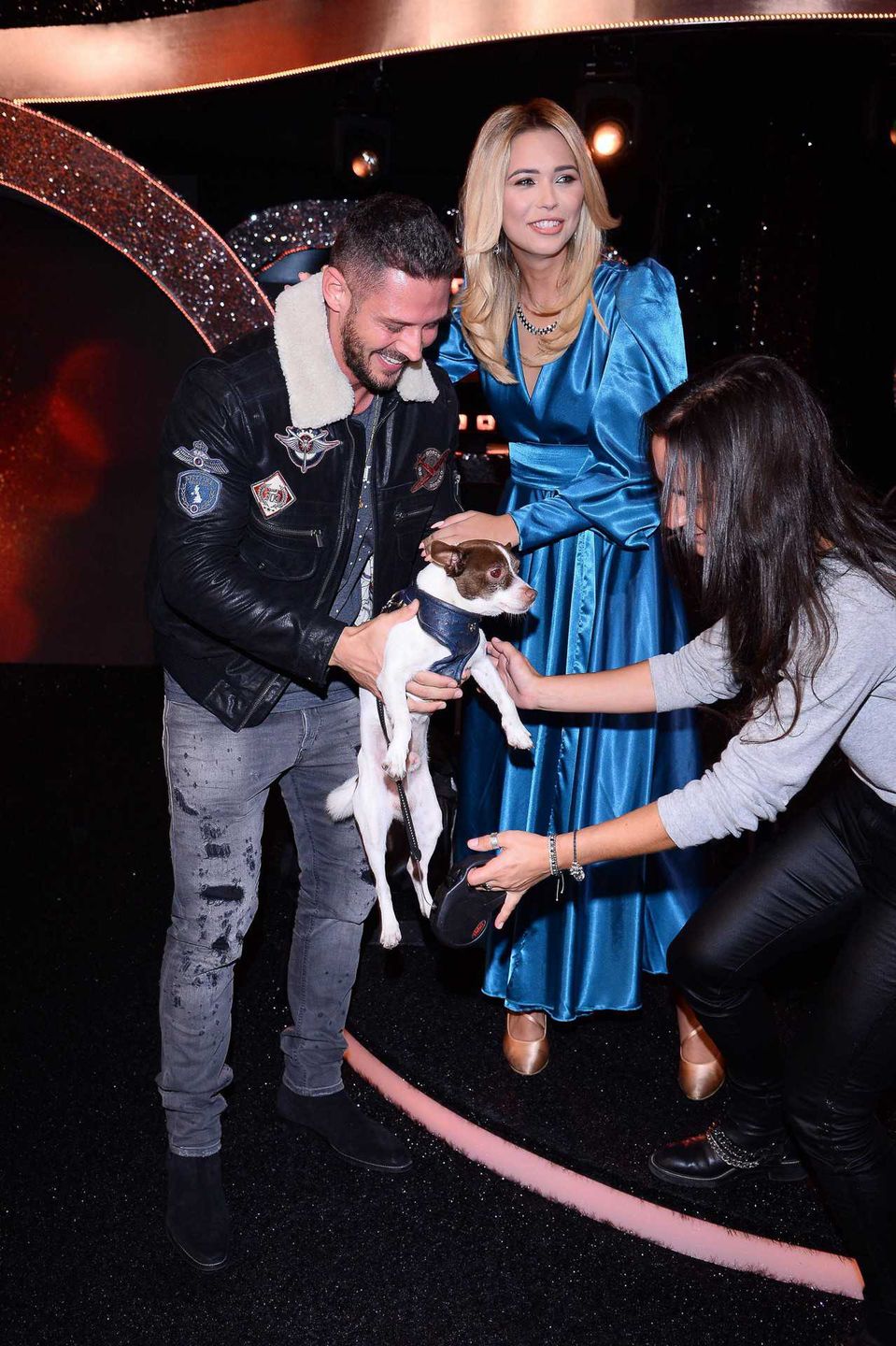 Sandra Kubicka i pies Fortuna na planie Tańca z gwiazdami