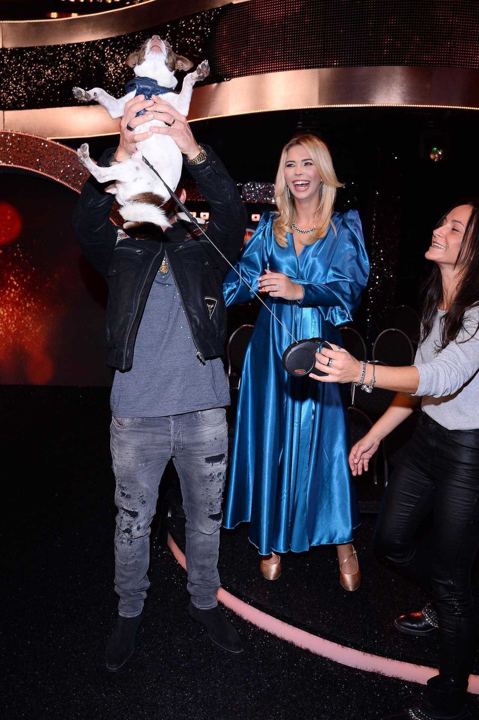 Sandra Kubicka i pies Fortuna na planie Tańca z gwiazdami