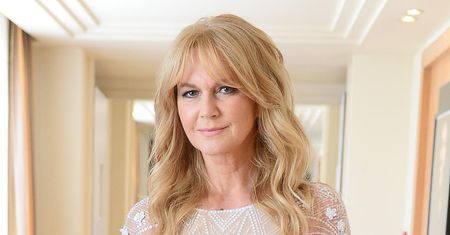 Grażyna Torbicka wybiera kreację na bal. Postawiła na bardzo seksowny fason
