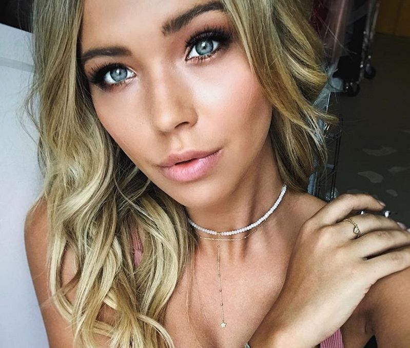 Sandra Kubicka w bikini podczas sesji. Jest w świetnej formie