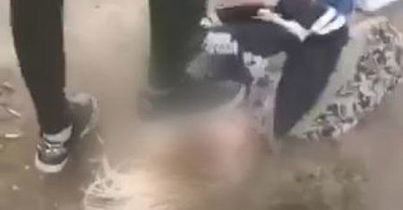 Brutalne pobicie na długiej przerwie. Do sieci trafiło nagranie