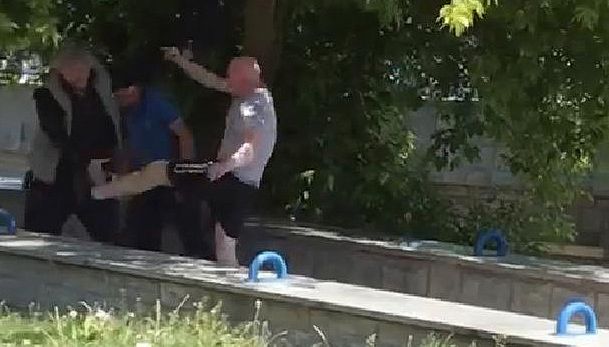 Brutalne pobicie na Mokotowie. Uderzył 61-latka pięścią w twarz